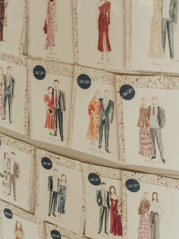 Colección de figurines de moda pintados en acuarela a mano durante sesión de live art con diseños exclusivos de estilismos y looks completos