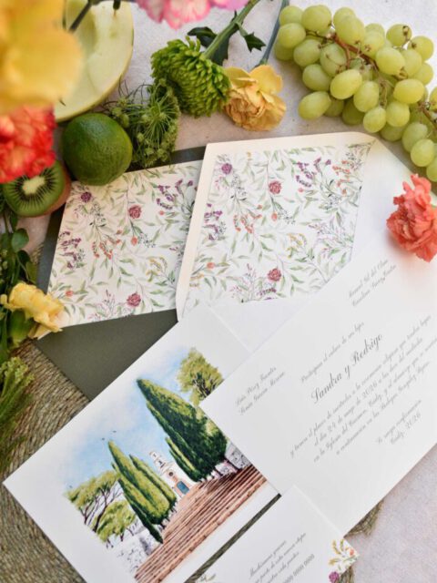 Suite de invitación de boda con ilustración de flores y plantas otoñales pintadas a mano en acuarela sobre papelería premium coordinada