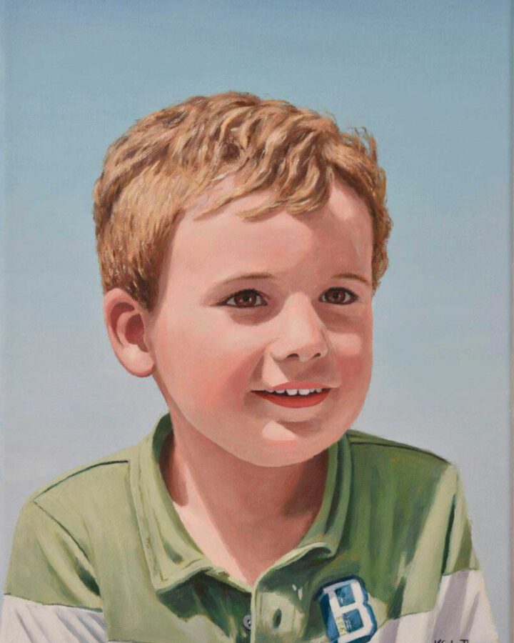 Retrato artesanal de niño pintado en acuarela a mano con técnica realista sobre papel premium de alto gramaje con fondo en tonos suaves
