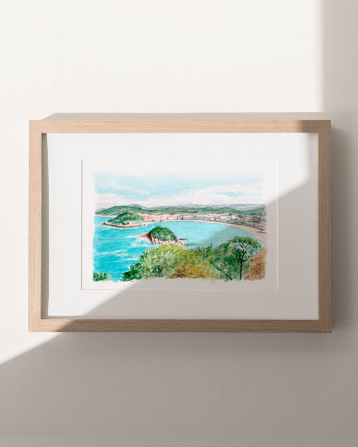 Lámina artesanal en acuarela de San Sebastián con la bahía de La Concha, Monte Urgull y el mar Cantábrico en tonos turquesa