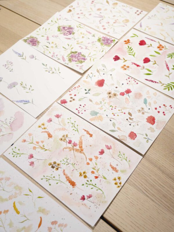 Colección de láminas con ilustraciones botánicas y florales pintadas a mano en acuarela durante un taller artístico presencial